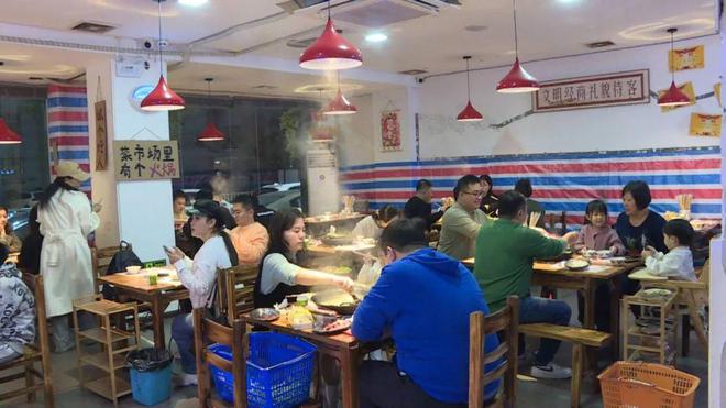 暖经济”创意火锅“食”不停麻将胡了试玩冷