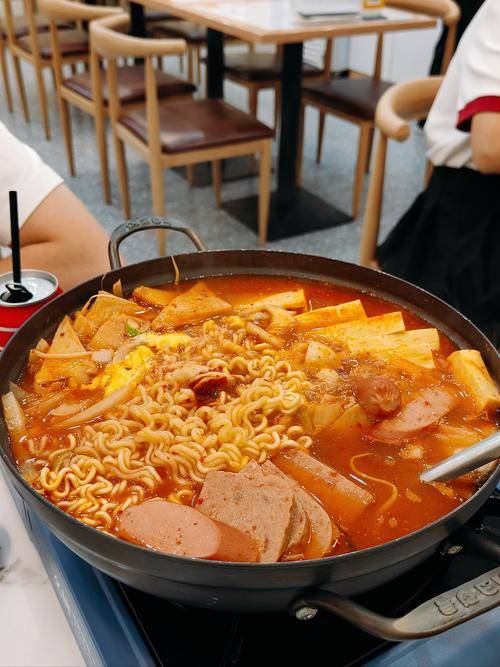 丰富食材一锅煮寒冷天气里的暖心美食制作指